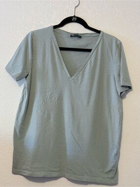Women’s Zara Basic Light Sage V-Neck Tee  0001